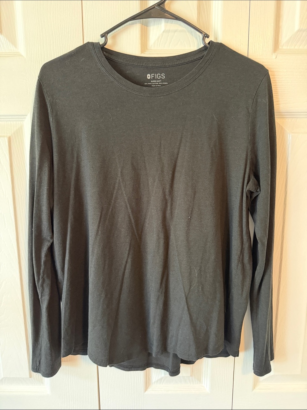 Figs under scrub shirt- black